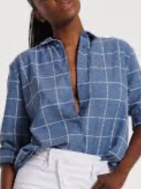 DENIM DAYS BUTTON DOEN TOP!!! Great quality!!! New m